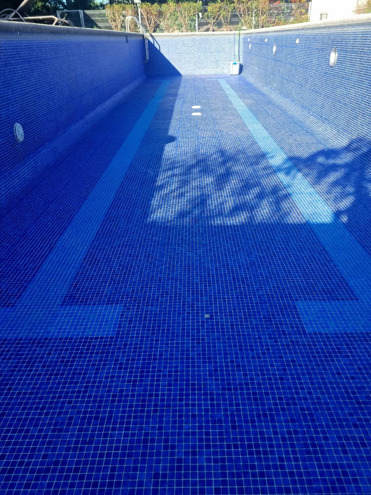 Instalación vitrocerámica para piscinas en Turrúcares