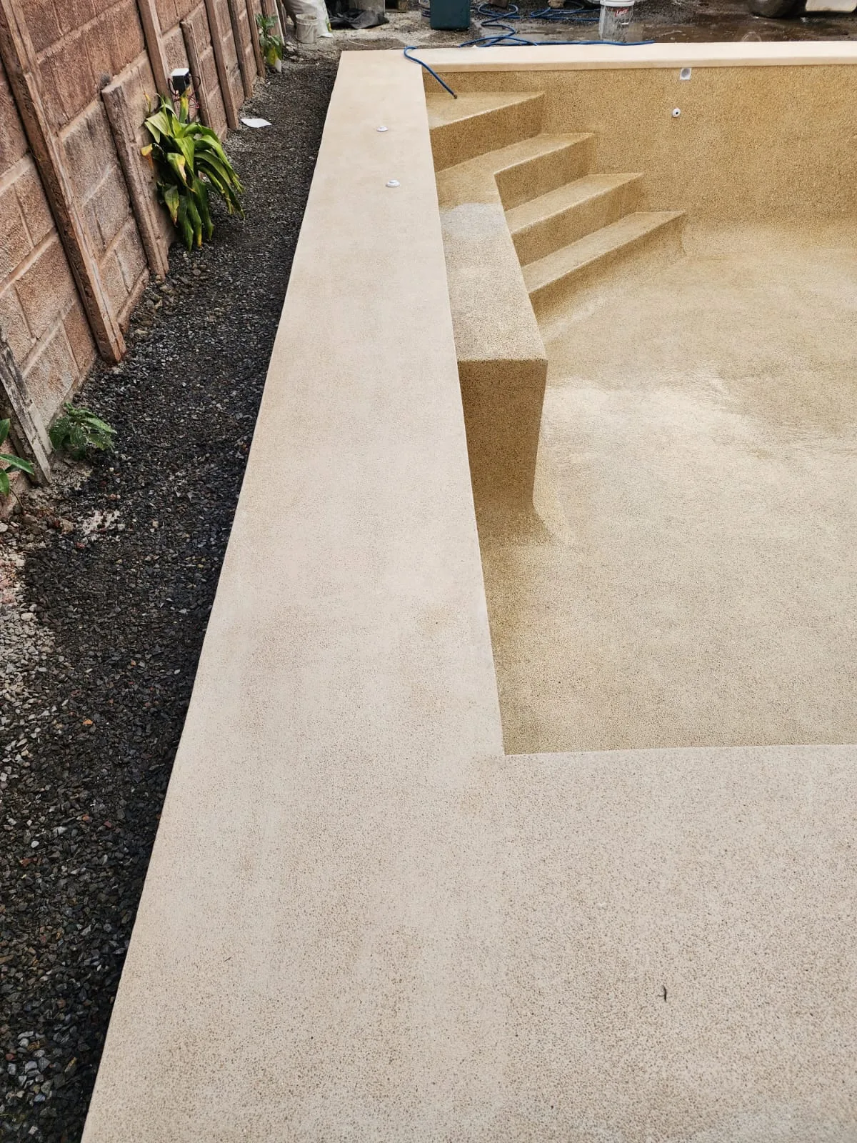 Piscina pequeña en proceso RyN Piscinas