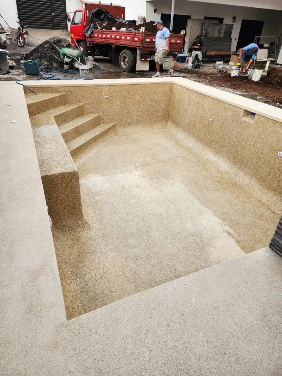 Piscina pequeña en proceso de construcción Costa Rica