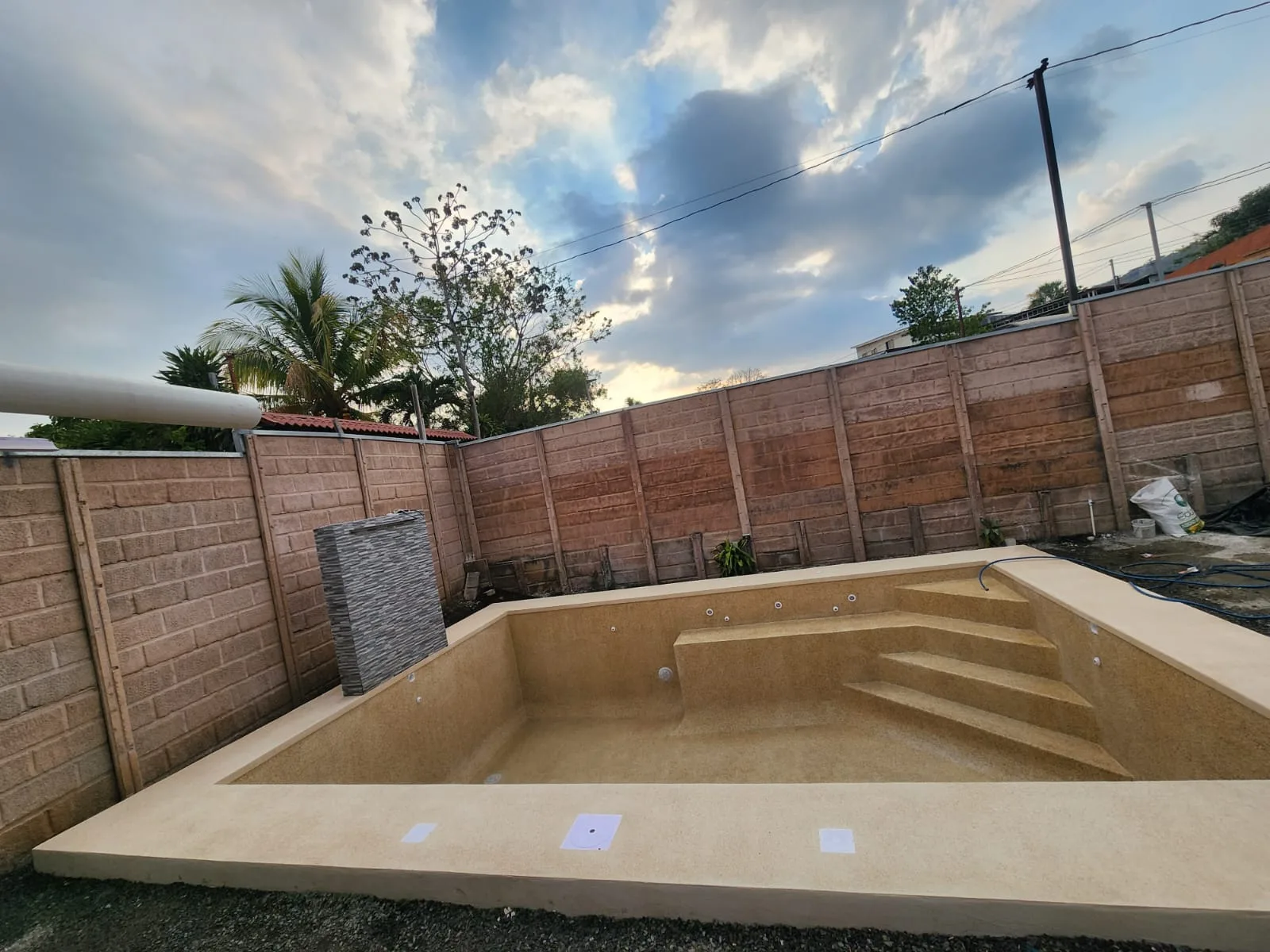 Proceso de construcción piscina pequeña Costa Rica