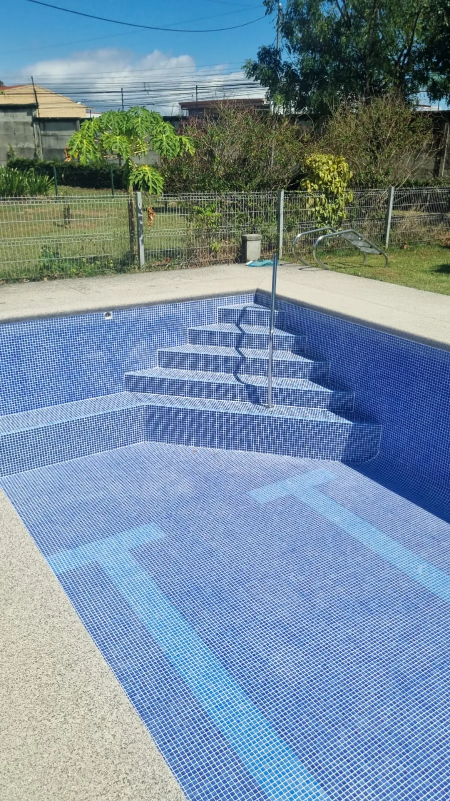 Remodelación vitrocerámica completa en piscina Costa Rica