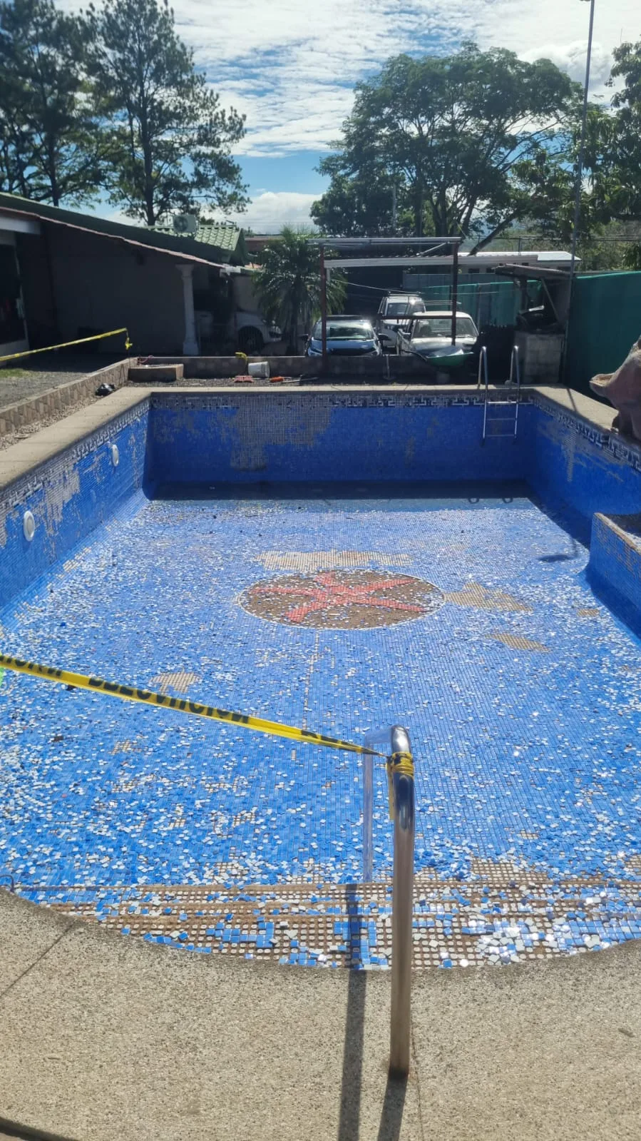 Vitrocerámica antes de la remodelación piscina Costa Rica