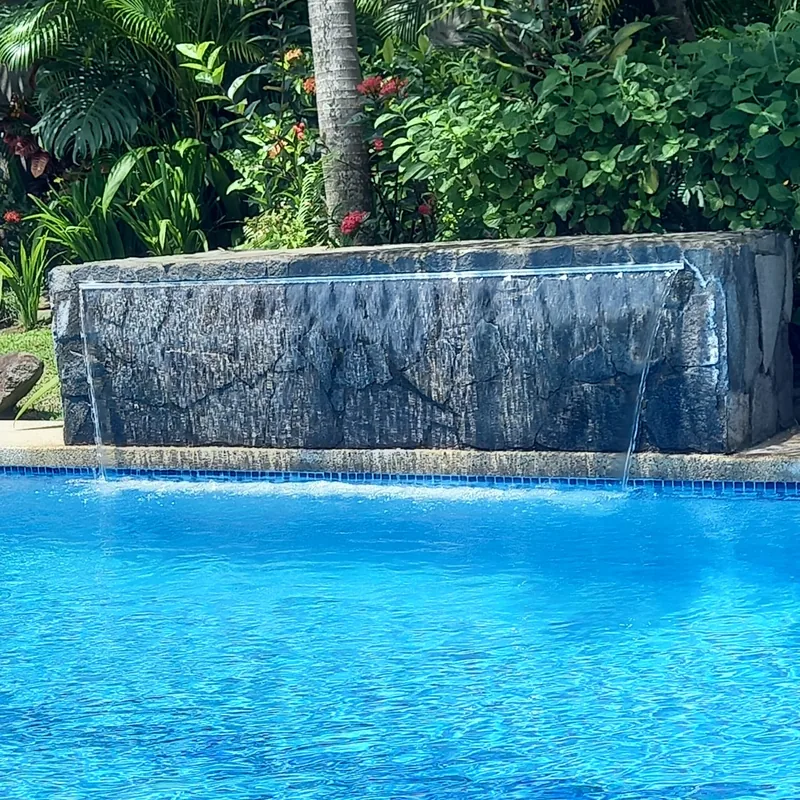 Espejos de agua y fuentes decorativas en Costa Rica