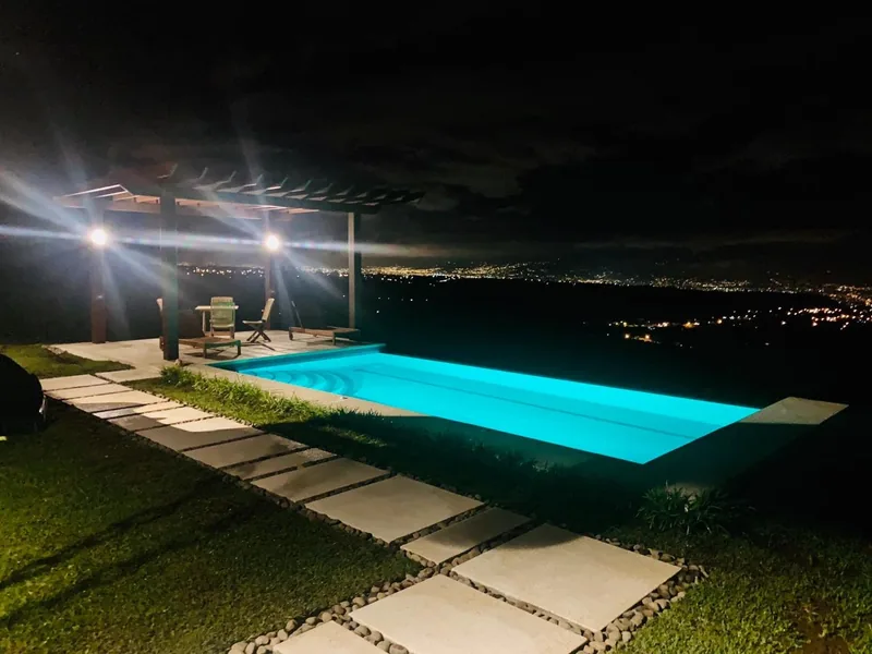 Iluminación para piscinas en Costa Rica
