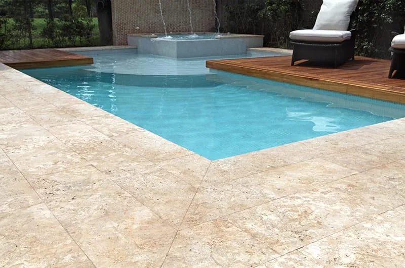 Construcción de piscina residencial en Costa Rica