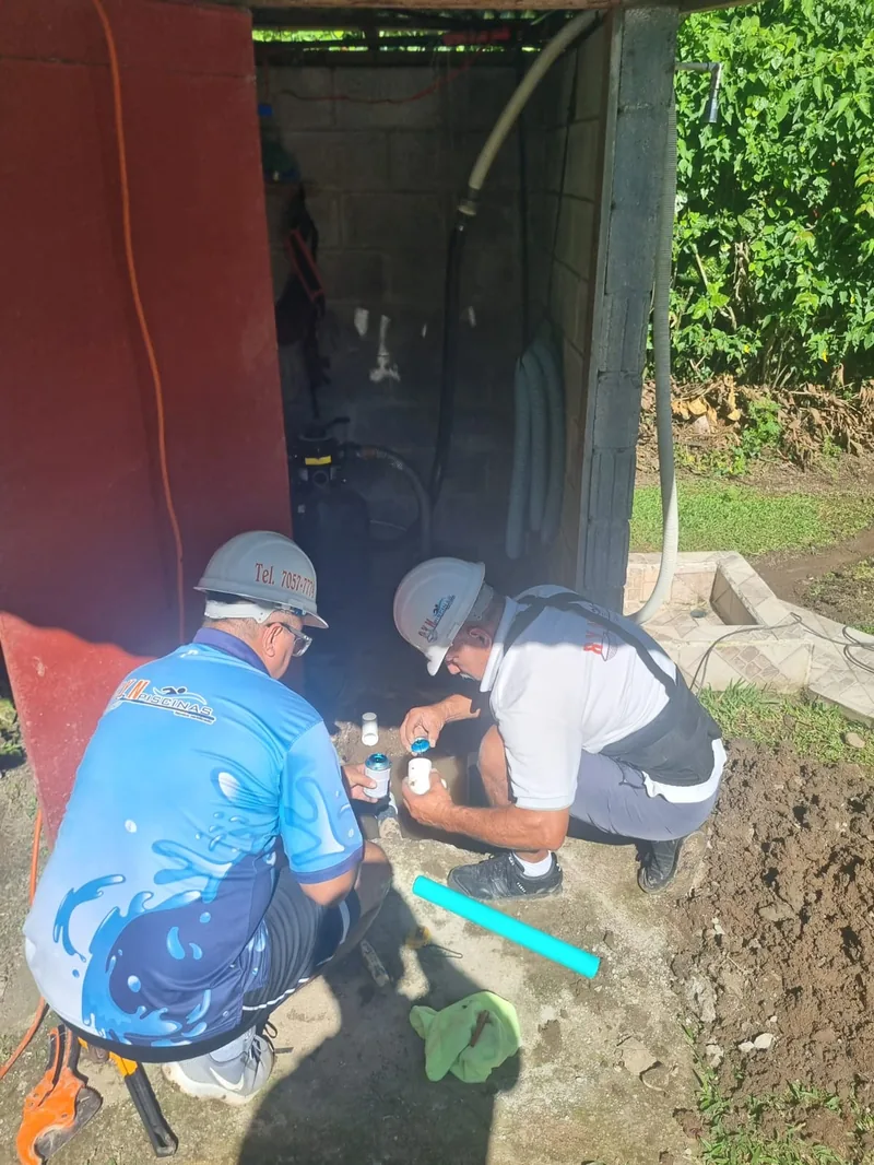 Trabajo químico en piscinas en Costa Rica
